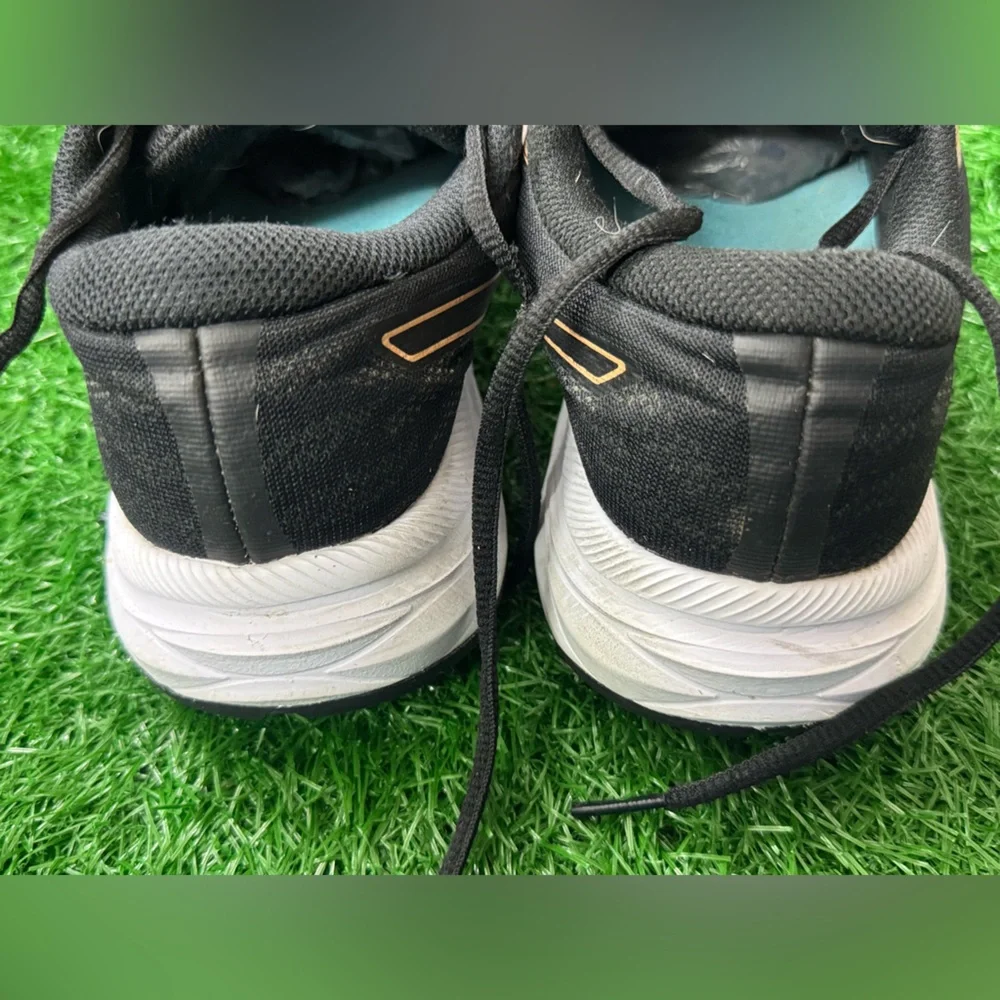 ASICS Women’s Black Running Shoes Size‎ 7
